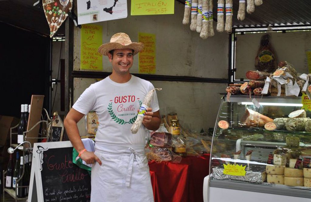 Gusto Cirillo - tshirt personnalisé - création du logo et identité visuelle par Cécotine - Cécile Combes